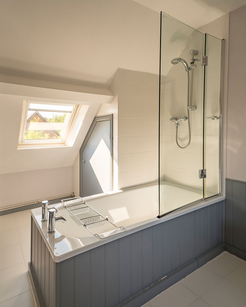 Bathroom at Home Farm House - luxury 5 bedroom house for rent at Bedgebury in Kent.